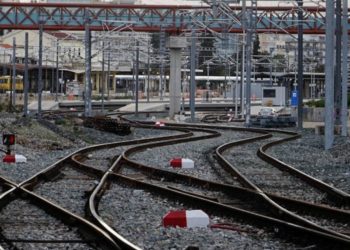Σύγκρουση τρένων στο σιδηροδρομικό σταθμό Ρέντη – Καθυστερήσεις στον προαστιακό Αθηνών
