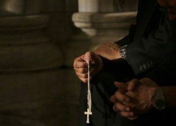 Ενώπιον της δικαιοσύνης δημοσιογράφος για βιβλίο που αποκαλύπτει παιδεραστία ιερέων