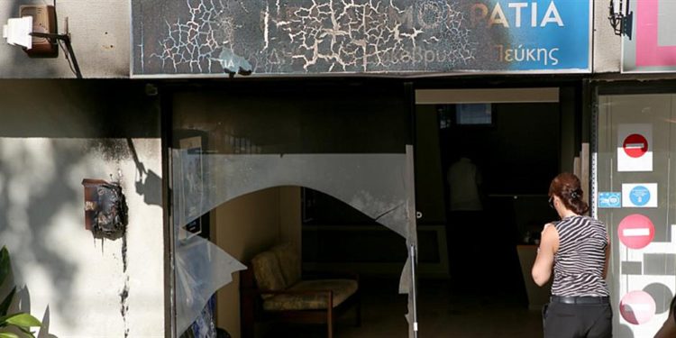 Ανάληψη ευθύνης για τις επιθέσεις στα γραφεία της ΝΔ και τα ΕΛΤΑ Πεύκης