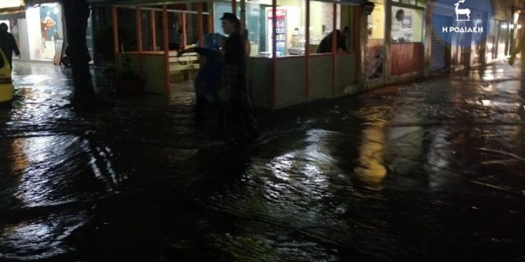 Ρόδος: Σε κατάσταση έκτακτης ανάγκης ζητούν να κηρυχθεί το νησί ο περιφερειάρχης και ο δήμαρχος