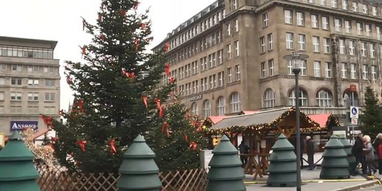 Χριστουγεννιάτικα δέντρα «ασπίδες» σε περίπτωση τρομοκρατικής επίθεσης στη Γερμανία (ΒΙΝΤΕΟ)