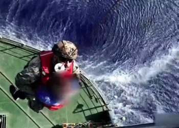 Ελικόπτερο του Πολεμικού Ναυτικού έσωσε μέλος πληρώματος πλοίου του Ρωσικού Ναυτικού 25 μίλια από τη Γαύδο (ΒΙΝΤΕΟ)