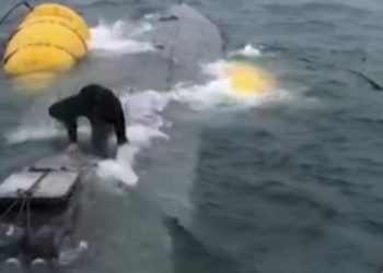 Τρεις τόνους κοκαΐνη αξίας 100 εκ. ευρώ μετέφερε υποβρύχιο που συνελήφθη στα ανοικτά της Γαλικίας