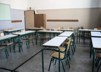 Πανικός σε σχολείο της Κρήτης: Μαθητής έβγαλε όπλο