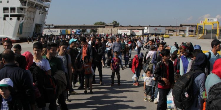Στο λιμάνι του Πειραιά 155 πρόσφυγες από Μυτιλήνη και Κάλυμνο