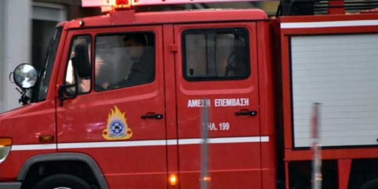 Φωτιά σε υπόγειο πολυκατοικίας στο Παγκράτι