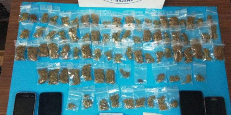 Τέσσερις συλλήψεις για κατοχή και διακίνηση ναρκωτικών στην πλατεία Εξαρχείων