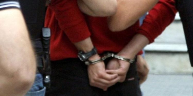 Ανήλικοι έκλεψαν κοσμήματα από το σπίτι ηλικιωμένης στον Βόλο και πήγαν στη Λάρισα για να τα πουλήσουν