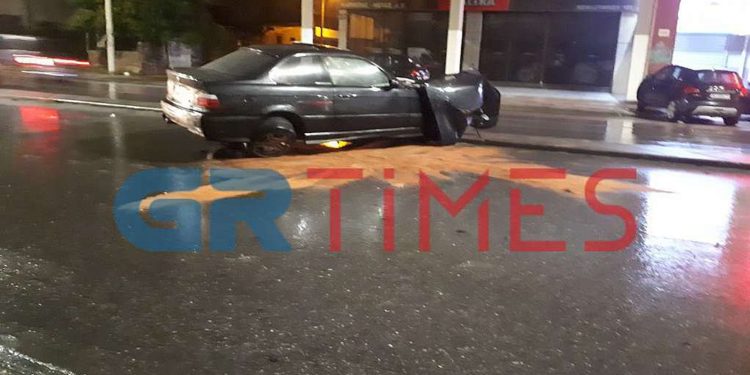 Θεσσαλονίκη: Οδηγός καρφώθηκε σε κολόνα