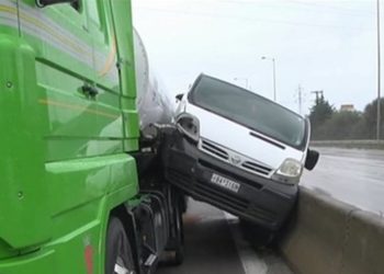 Βυτιοφόρο συγκρούστηκε με βανάκι στην Εγνατία Οδό