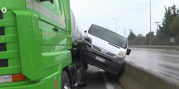 Βυτιοφόρο συγκρούστηκε με βανάκι στην Εγνατία Οδό