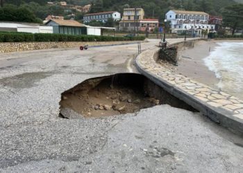 Καταστροφές από το κύμα κακοκαιρίας στην Κέρκυρα – Επιχείρηση διάσωσης εγκλωβισμένου