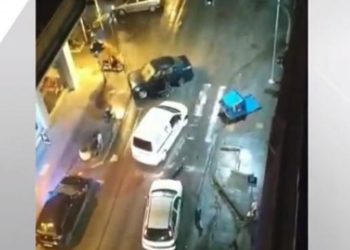 Θεσσαλονίκη: Παρέσυρε κάδους, χτύπησε αυτοκίνητα, παράτησε το αυτοκίνητο και έφυγε (ΒΙΝΤΕΟ)