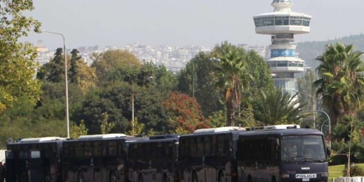 Έβαλαν τον «καρβουνιάρη» να συνοδεύει το «τραίνο»