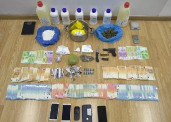 Εργαστήριο νόθευσης και συσκευασίας ναρκωτικών εντοπίστηκε σε σπίτι στο Πέραμα – 2 συλλήψεις