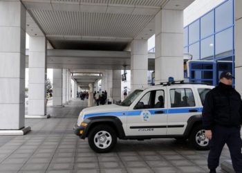 Ο επιβάτης με τα… 1.000 διαβατήρια (ΦΩΤΟ)