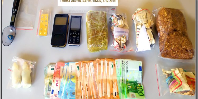 Συνελήφθη 54χρονος κατηγορούμενος για παράβαση του νόμου περί ναρκωτικών και παράβαση του Τελωνειακού Κώδικα