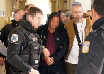 Ηράκλειο: Σήμερα η απολογία του 54χρονου που πυροβόλησε και σκότωσε την 33χρονη σύζυγό του