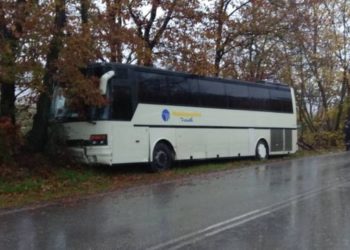 Τροχαίο με σχολικό λεωφορείο στην Καλαμπάκα (ΦΩΤΟ)
