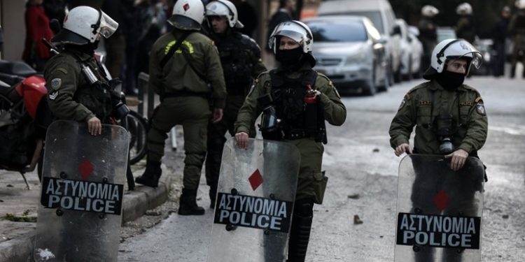 «Πράσινο φως» για να μπουν κάμερες σε κράνη διμοιριών των ΜΑΤ (ΒΙΝΤΕΟ)