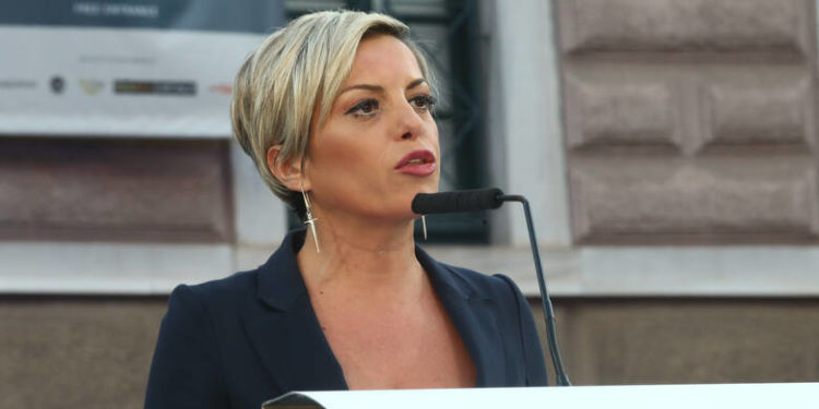 Η γ.γ. Αντεγκληματικής Πολιτικής καταδικάζει τον εμπρησμό στο ΙΧ της διευθύντριας του Ψυχιατρείου Κορυδαλλού