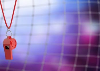 Πέταξαν κροτίδα στην πολυκατοικία που μένει διαιτητής του αγώνα Βόλος-Ολυμπιακός