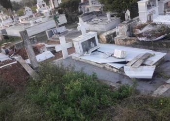 Μεσσηνία: Ξέθαψαν νεκρή και βεβήλωσαν τάφους