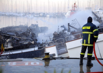 Ανάληψη ευθύνης για τον εμπρησμό στη μαρίνα Αλίμου και την επίθεση στο σπίτι δημοσιογράφου