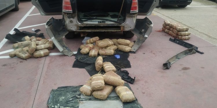 Άρτα: Περισσότερα από 59 κιλά κάνναβης είχε κρύψει στο αυτοκίνητό του (ΒΙΝΤΕΟ – ΦΩΤΟ)