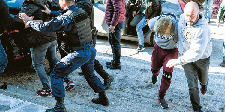 Έγκλημα στους Αγίους Θεοδώρους: Η σοκαριστική δικογραφία για τη δολοφονία της 73χρονης από τους Ρομά