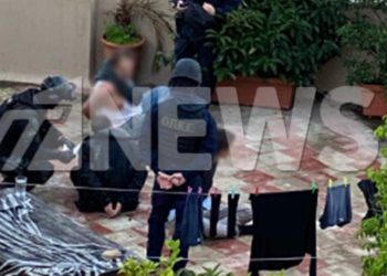 Εκπρόσωπος Τύπου ΕΛΑΣ: Οι γιοι πετούσαν πέτρες από την ταράτσα της κατάληψης – Τι λέει ο δικηγόρος της οικογένειας