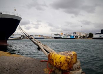 Συνεχίζονται τα προβλήματα στα ακτοπλοϊκά δρομολόγια – Σε ισχύ παραμένει το απαγορευτικό απόπλου