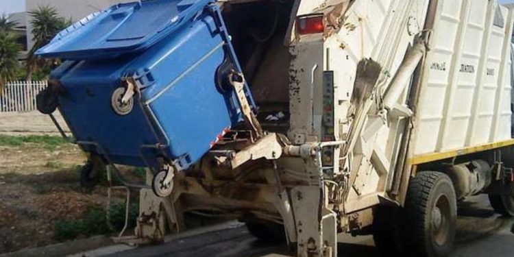 Χαλκίδα: Τροχαίο με νεκρό υπάλληλο καθαριότητας – Λεωφορείο χτύπησε απορριμματοφόρο