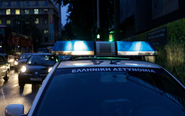 Διπλό «χτύπημα» στη Γλυφάδα: Διέρρηξαν αντικριστά καταστήματα