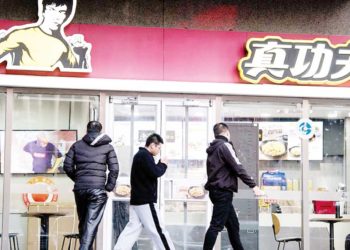 Η κόρη του Μπρους Λι προσφεύγει κατά κινεζικής αλυσίδας ταχυφαγείων για τη χρήση εικόνας του πατέρα της