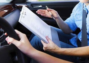 Δίπλωμα οδήγησης στα 17: Πώς θα δίνεται – Τι εξετάζει το υπουργείο Μεταφορών