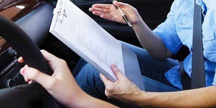 Δίπλωμα οδήγησης στα 17: Πώς θα δίνεται – Τι εξετάζει το υπουργείο Μεταφορών