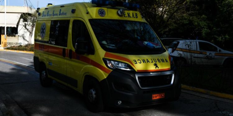 Πιερία: Ένας νεκρός και ένας τραυματίας από σύγκρουση Ι.Χ. αγροτικού με λεωφορείο