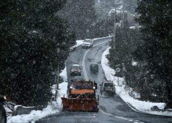 Λαμία: «Μάχη» για να μείνει η ανοιχτή η εθνική οδός – Μόνο τα ΙΧ κινούνται πλέον μεταξύ Λαμίας και Αθήνας