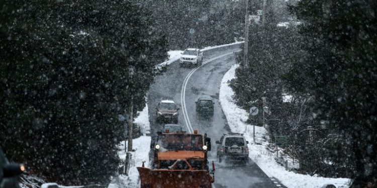 Λαμία: «Μάχη» για να μείνει η ανοιχτή η εθνική οδός – Μόνο τα ΙΧ κινούνται πλέον μεταξύ Λαμίας και Αθήνας