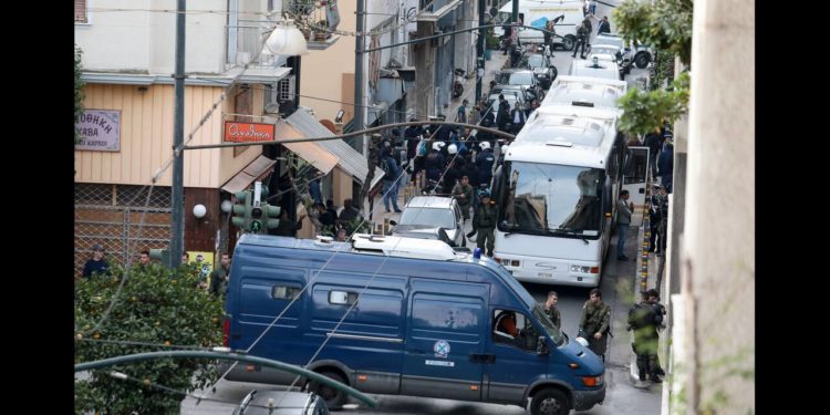 Το τελεσίγραφο έληξε, μα οι καταλήψεις μένουν