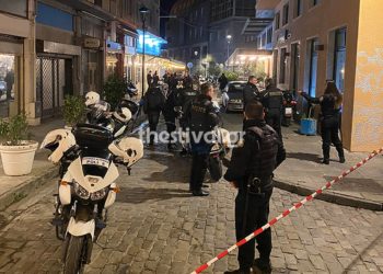 Πυροβολισμοί τη νύχτα στη Θεσσαλονίκη – Κουκουλοφόροι έριξαν 30 σφαίρες – Tι εκτιμά η ΕΛΑΣ