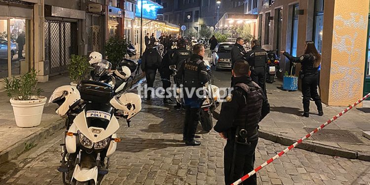 Πυροβολισμοί τη νύχτα στη Θεσσαλονίκη – Κουκουλοφόροι έριξαν 30 σφαίρες – Tι εκτιμά η ΕΛΑΣ