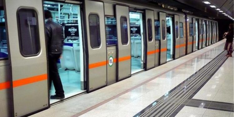 Οργή και αντιπαράθεση για τη στάση εργασίας στο μετρό – Νομοθετική ρύθμιση προανήγγειλε ο Πέτσας