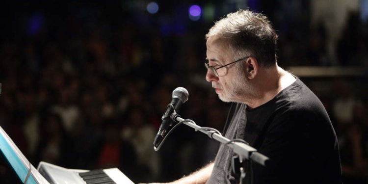 Σήμερα η πολιτική κηδεία του Θάνου Μικρούτσικου