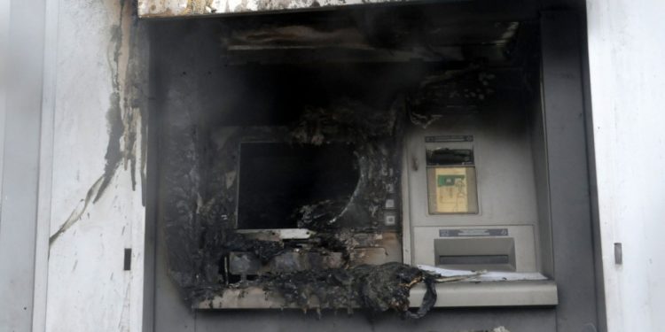 Ανατίναξαν ΑΤΜ τα ξημερώματα στην Πετρούπολη