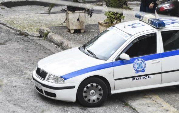 Πατέρας και γιος λήστεψαν ζευγάρι ηλικιωμένων προσποιούμενοι τους πωλητές