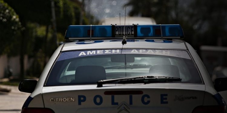 Συνελήφθησαν 4 αλλοδαπές, οι 3 εκ των οποίων ανήλικες, για κλοπές τσαντών και πορτοφολιών από πεζούς σε πολυσύχναστα σημεία του κέντρου της Αθήνας