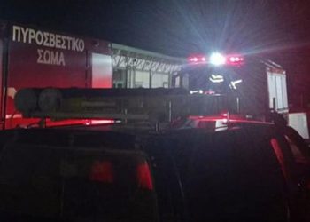 Φορτηγά ψυγεία τυλίχτηκαν στις φλόγες