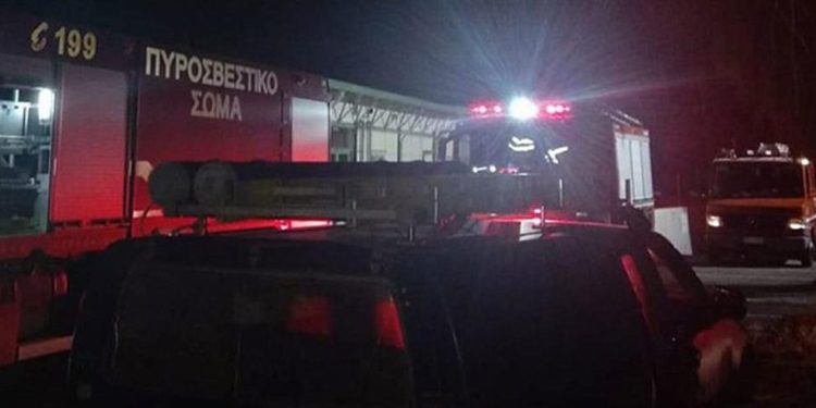 Φορτηγά ψυγεία τυλίχτηκαν στις φλόγες